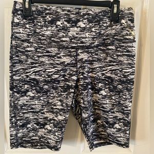 Daisy Fuentes biker style spandex short. XL